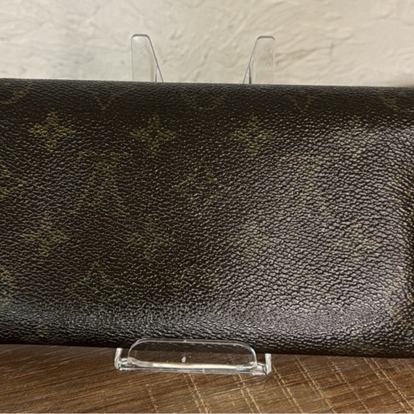 LOUIS VUITTON Monogram Sarah Snap Wallet - Picture 2 of 9